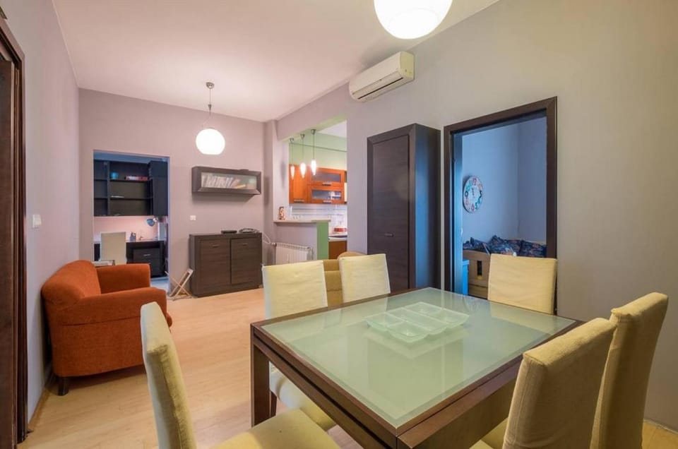 Living room, Photo of the whole room, Seating area, Dining area