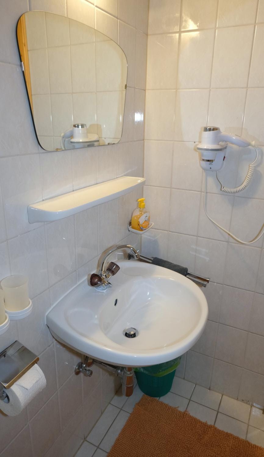 Bathroom, towels