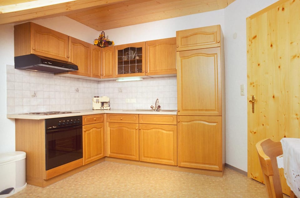 Kitchen or kitchenette, pet friendly, stove