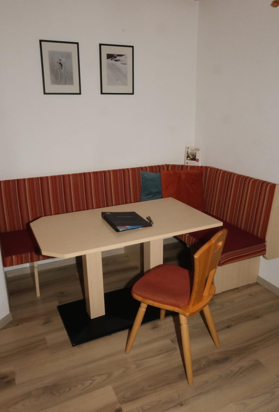 Seating area, Dining area