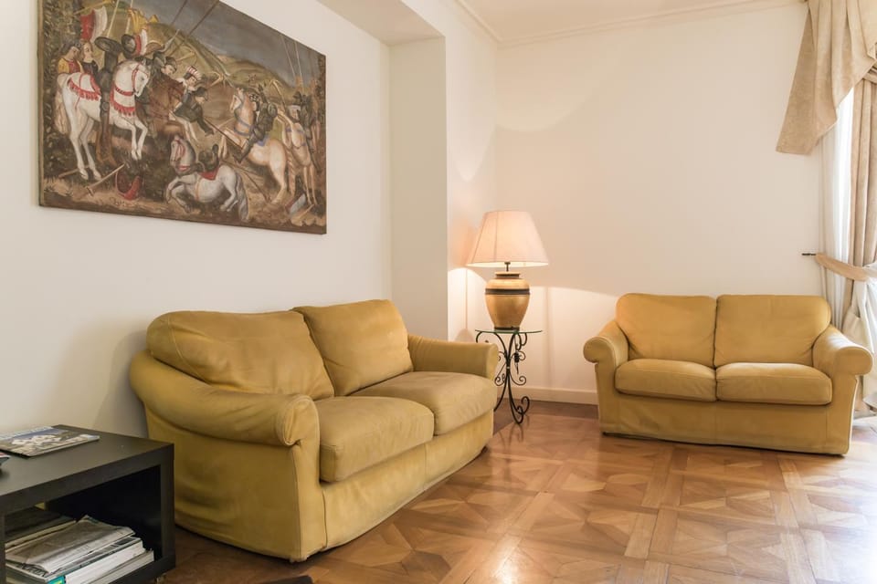 Living room, Photo of the whole room, Decorative detail
