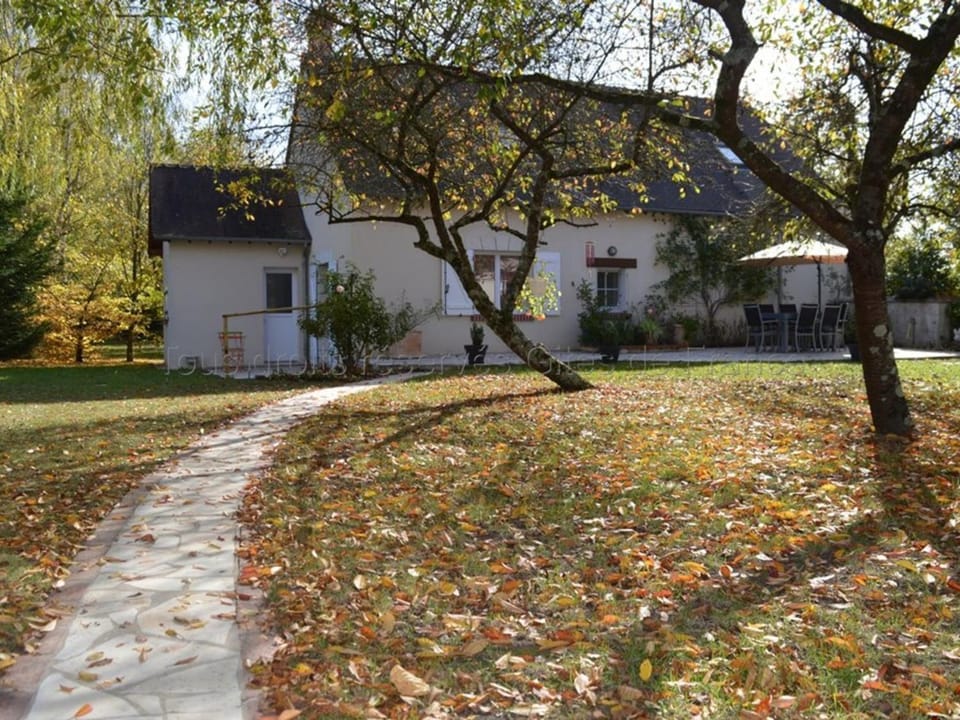 Charmante maison Touraine avec jardin clos près d'Amboise - FR-1-381-377 House in Centre-Val de Loire