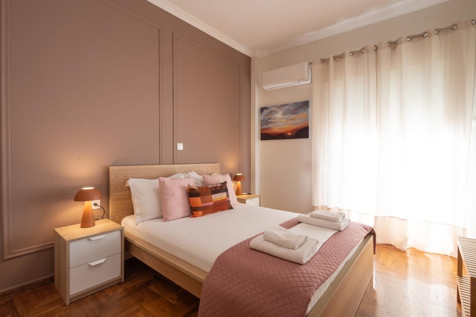 Bed, Photo of the whole room, Bedroom, towels, air conditioner