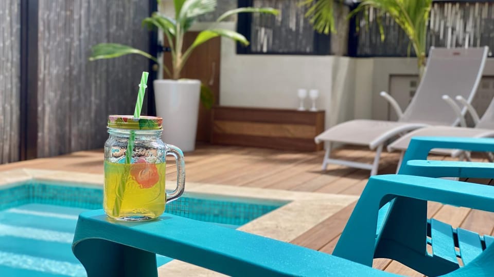 Shower, Garden, Balcony/Terrace, Pool view, Swimming pool, sunbed