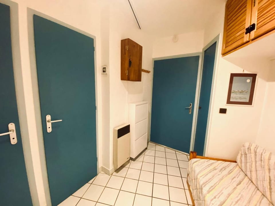 T2+cabine, clim, parking privé, 4 pers, Le Barcarès - FR-1-81-430 Cabin in Le Barcarès