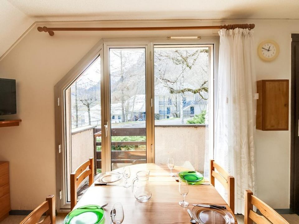 Duplex cosy pour 5 pers., balcon sud, parking, proche centre et remontées, navette hivernale - FR-1-401-82 Apartment in Cauterets