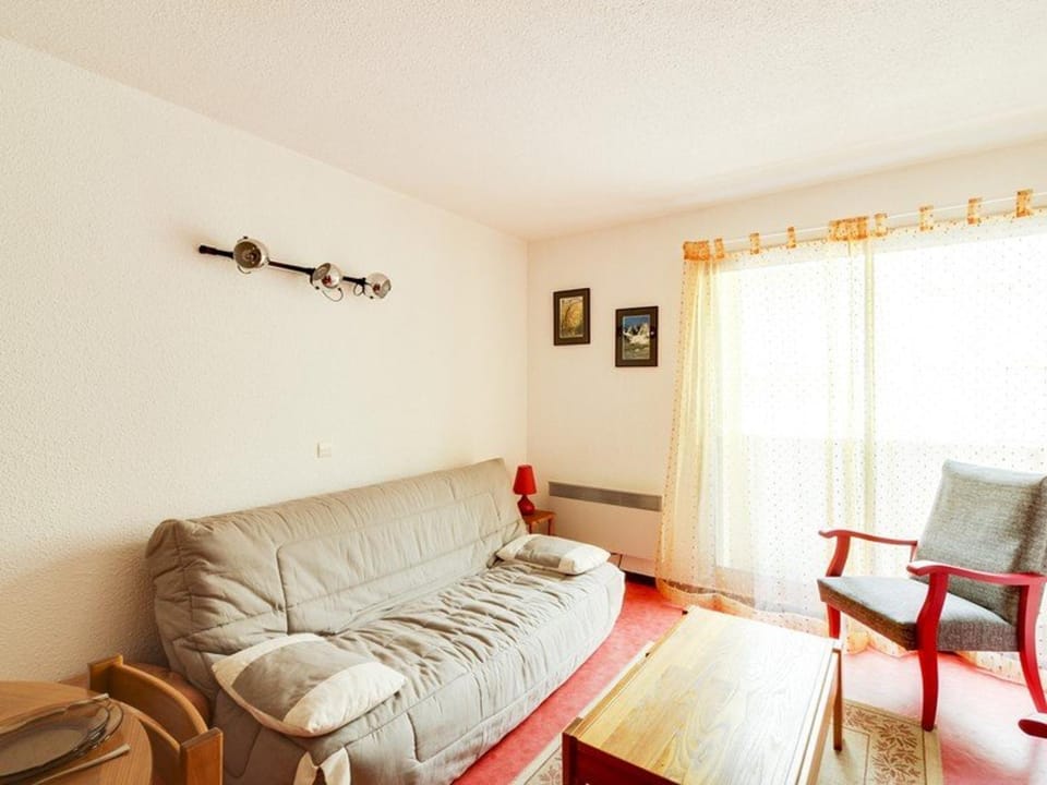 Appartement T2 avec balcon, parking privé, proche du centre et des remontées mécaniques - FR-1-401-92 Apartment in Cauterets