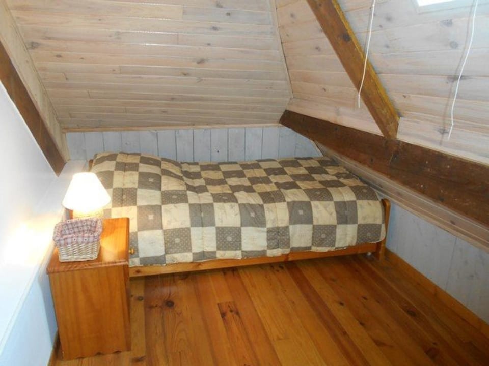 Appartement 5 pièces, 9 pers, balcon sud, proche centre et télécabine, options confort. Cabin in Cauterets