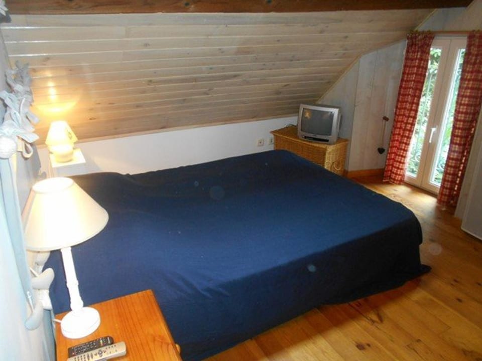 Appartement 5 pièces, 9 pers, balcon sud, proche centre et télécabine, options confort. Cabin in Cauterets