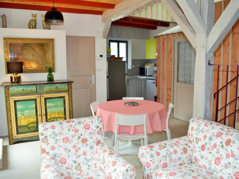 Gîte atypique avec garage et cour privée en Touraine - FR-1-381-280 House in Centre-Val de Loire