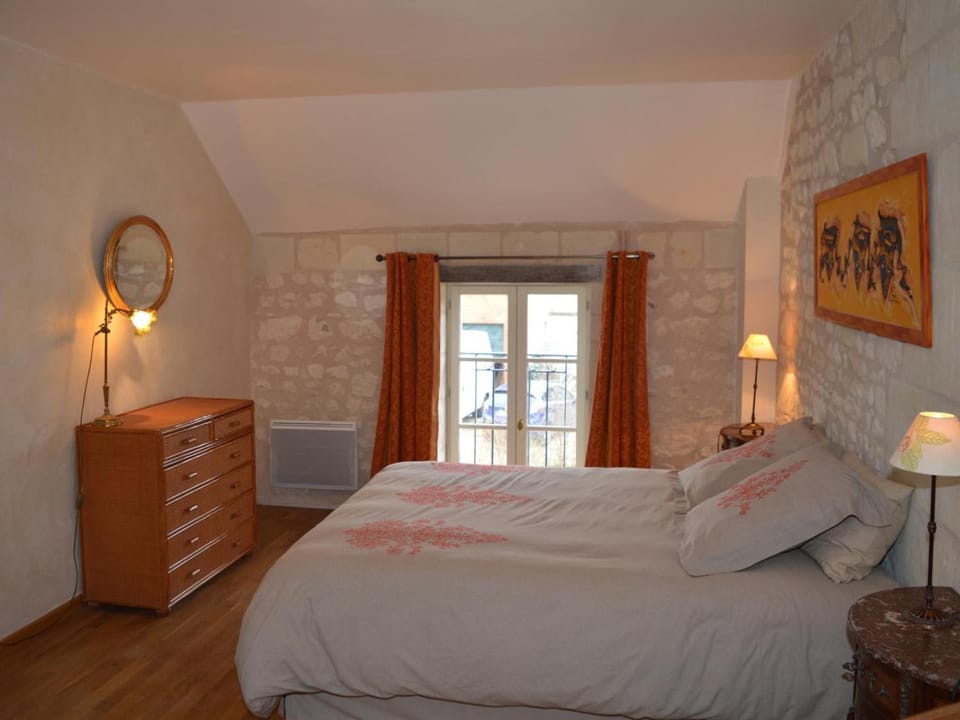 Gîte confortable à Huismes, proche de Chinon avec cour fermée Country House in Centre-Val de Loire