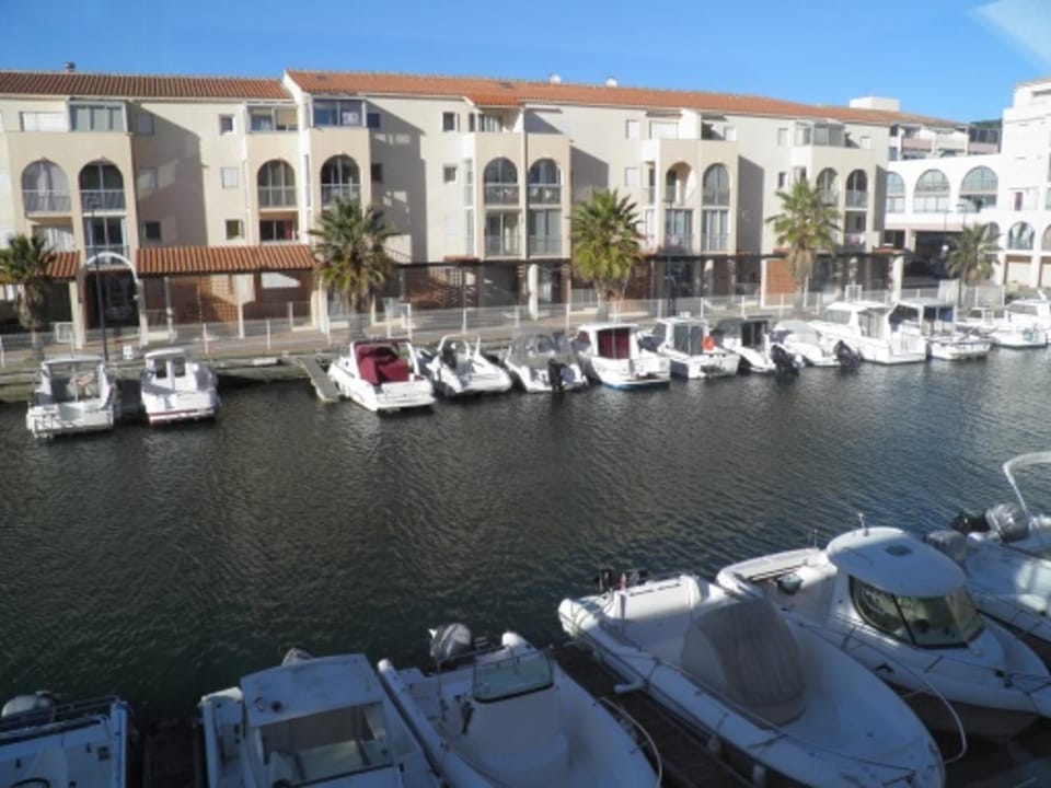 Joli 2 pièces à 200m des plages avec terrasse et parking - FR-1-338-163 Apartment in Occitanie