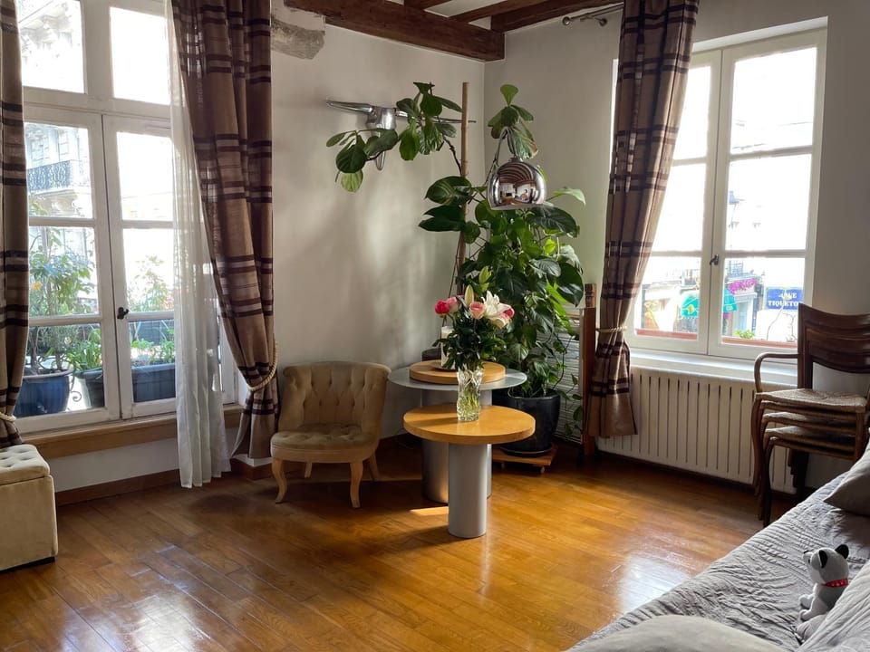 Living room, Seating area, internet
