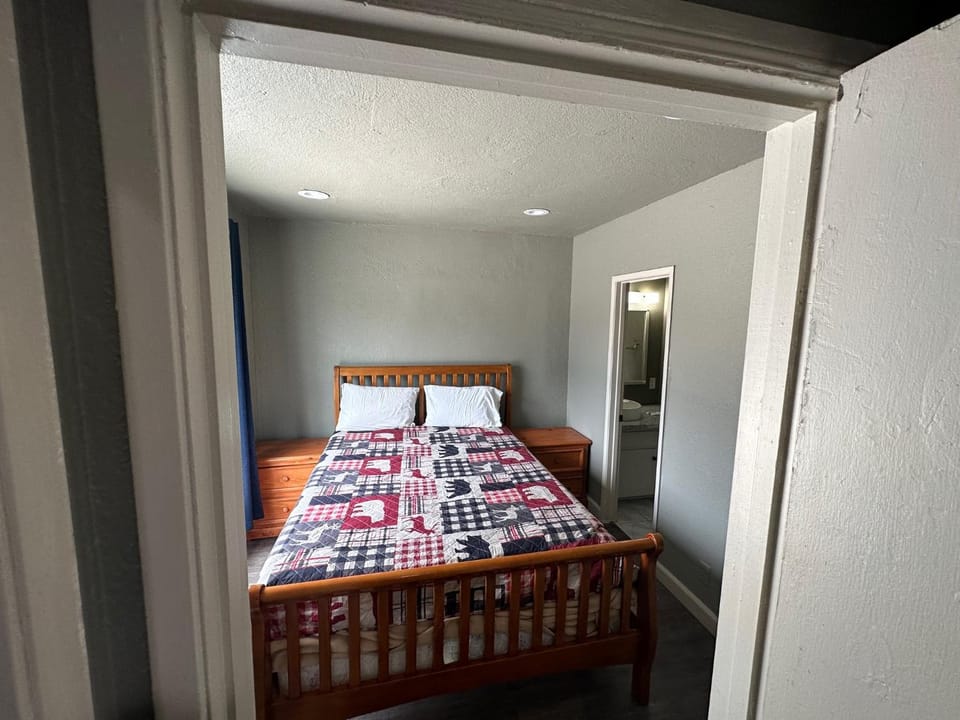 Mountain Trail Lodge and Vacation Rentals Nature lodge in Oakhurst