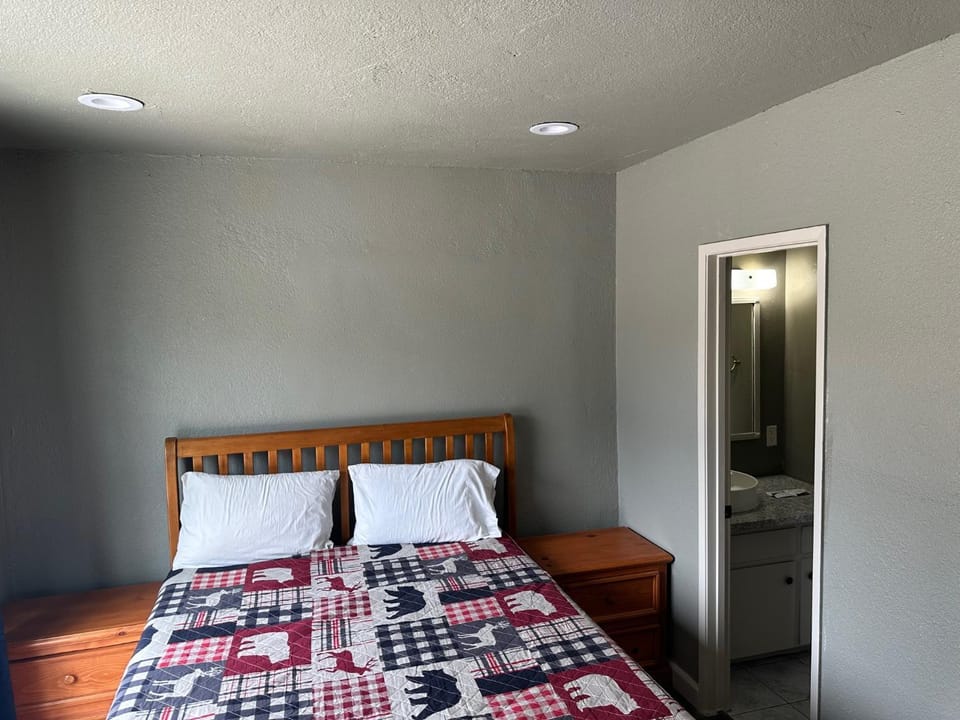 Mountain Trail Lodge and Vacation Rentals Nature lodge in Oakhurst