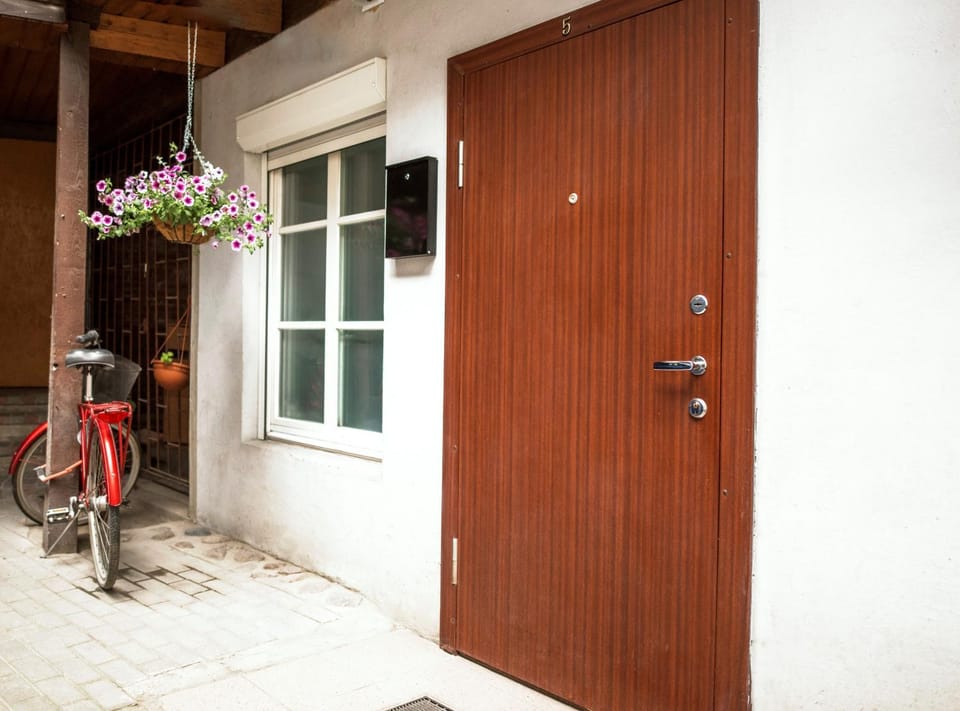 Facade/entrance, View (from property/room)
