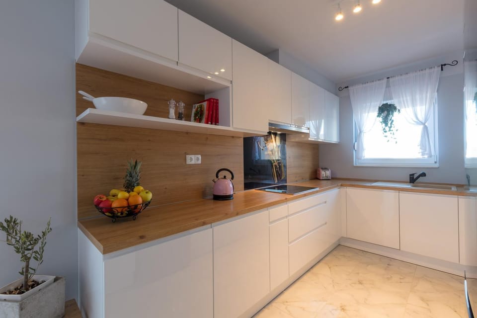 Kitchen or kitchenette, Communal kitchen