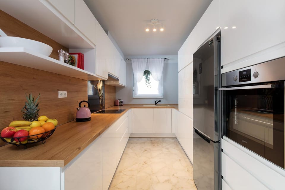 Kitchen or kitchenette, Communal kitchen