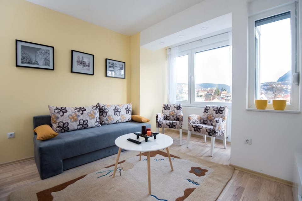 Living room, Decorative detail, City view, Landmark view, Mountain view, Street view