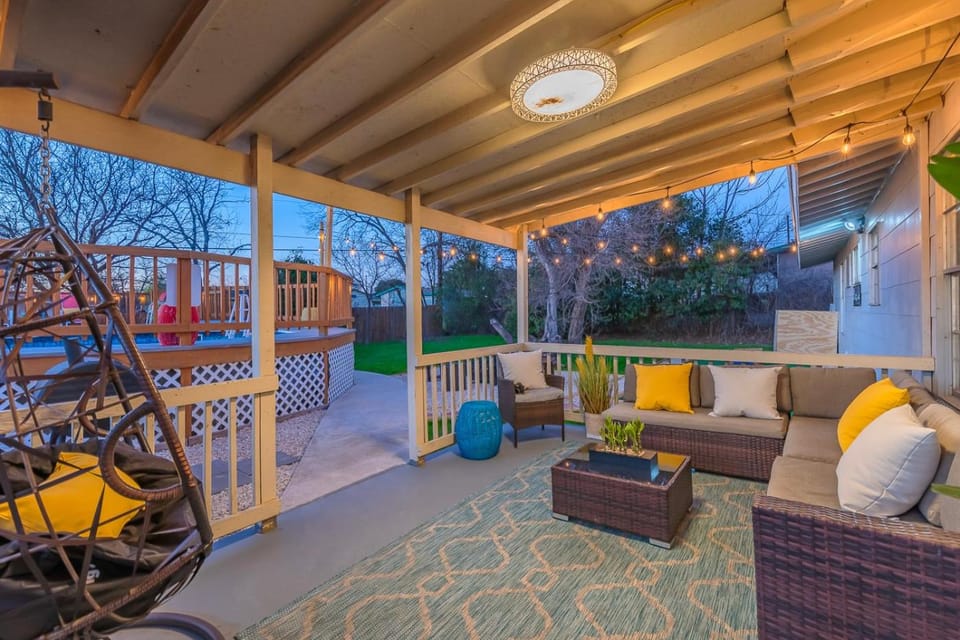 Game Room, POOL & Fire pit at the Medical center House in San Antonio