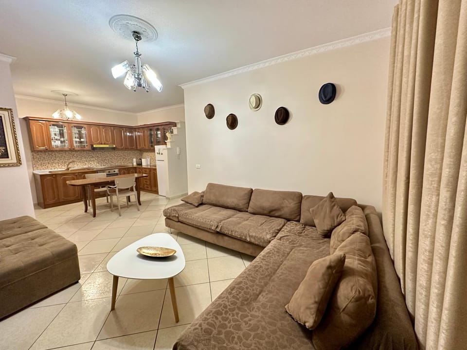 Living room, Seating area, Dining area, fireplace