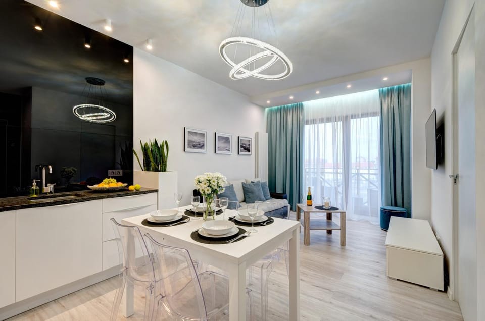 Balcony/Terrace, Kitchen or kitchenette, Living room, City view, River view