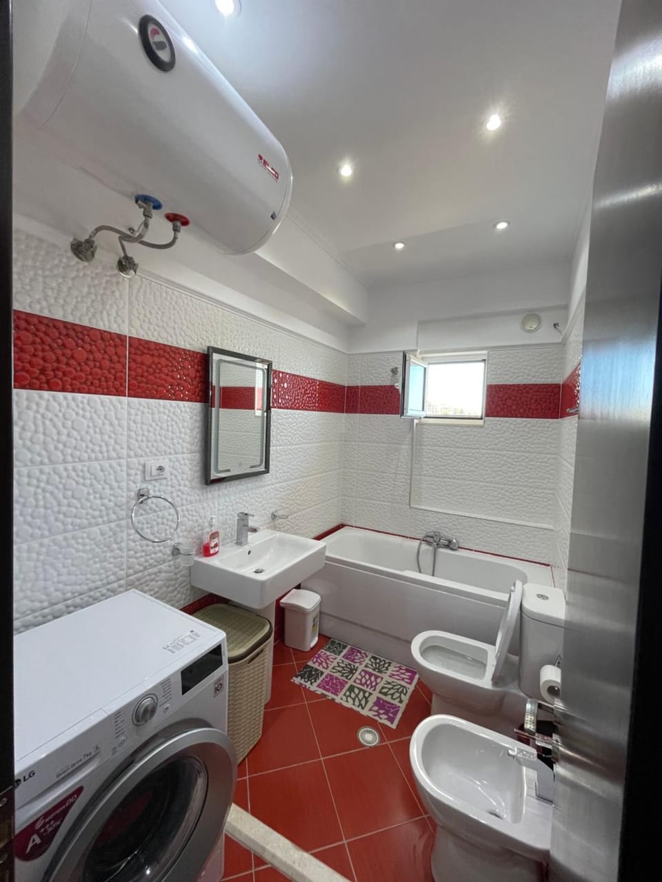 Shower, Toilet, Bathroom, Bath, bidet, towels