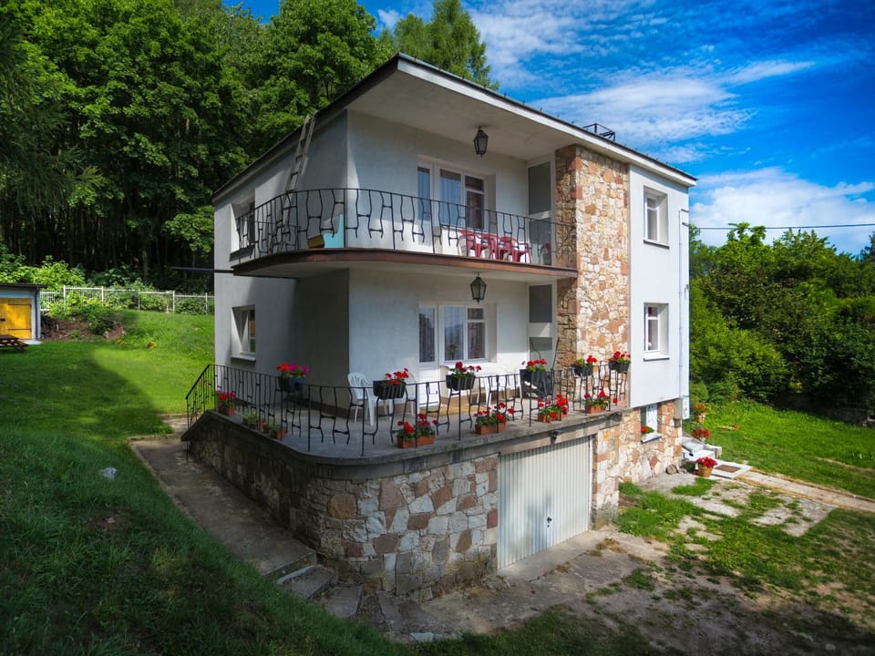 Property building, Facade/entrance, Spring, Day, Natural landscape, Garden, View (from property/room), Balcony/Terrace, Garden view
