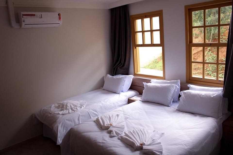 Bed, Photo of the whole room, Bedroom, internet, towels, air conditioner
