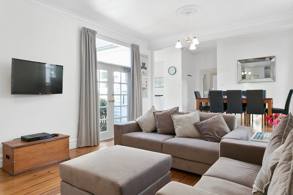 Amberley - circa 1880s Luxury - 5 b'rooms sleeps 9 House in Tasmania