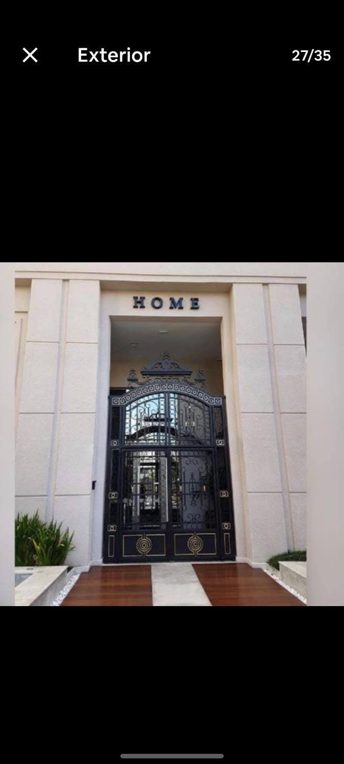 Facade/entrance
