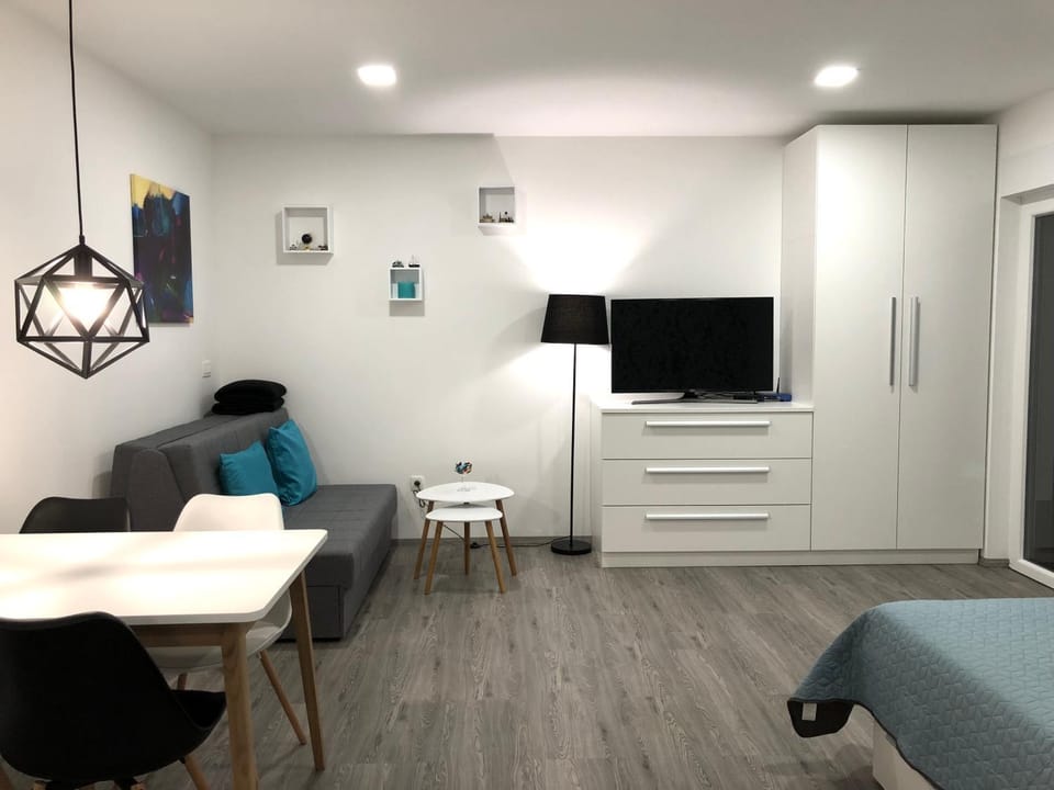 TV and multimedia, Photo of the whole room