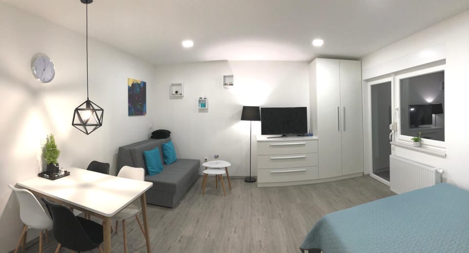 TV and multimedia, Living room, Photo of the whole room, Seating area