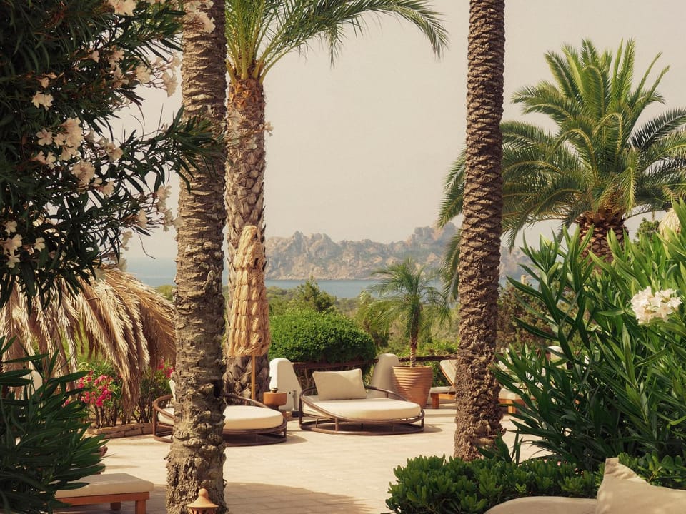 Patio, Nearby landmark, Day, Garden, Sea view