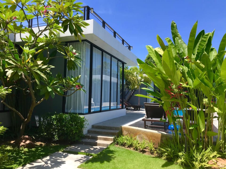 Property building, Day, Garden, Balcony/Terrace, Garden view, Pool view