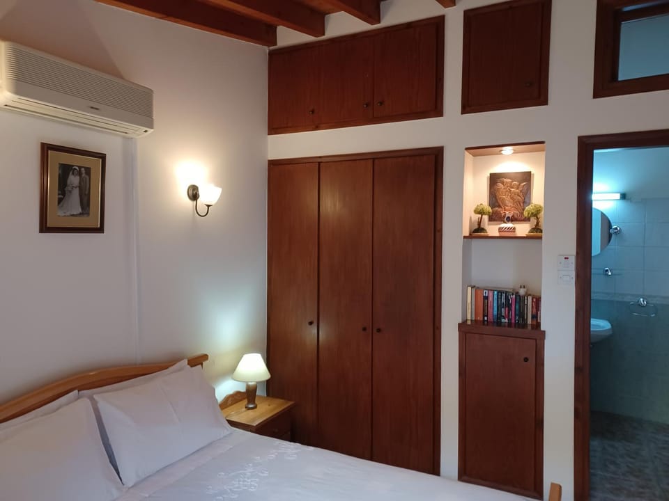 Toilet, Bed, Bedroom