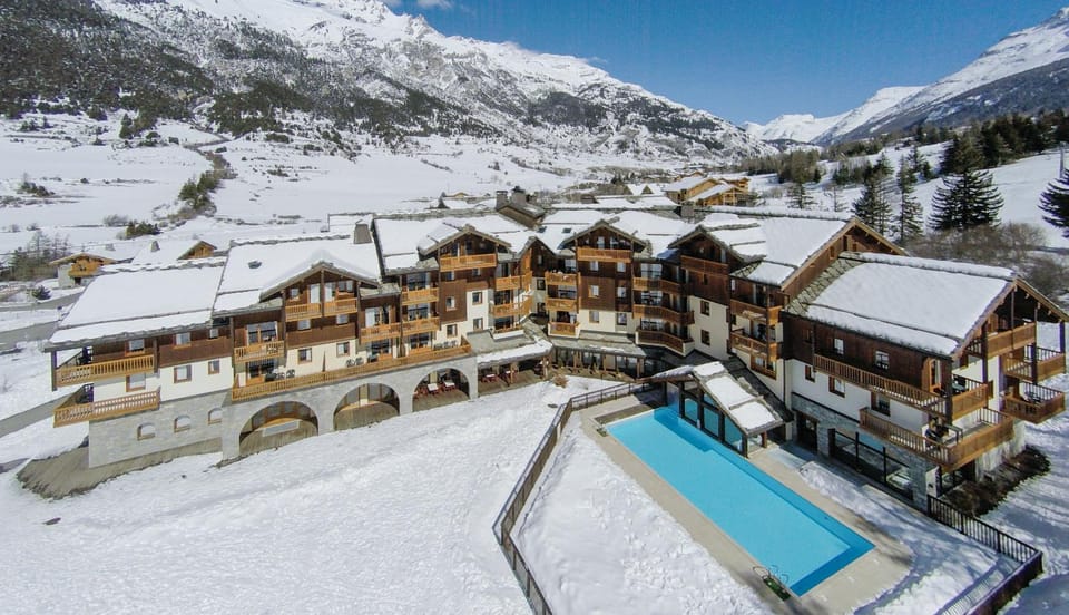 Bird's eye view, Mountain view, Pool view