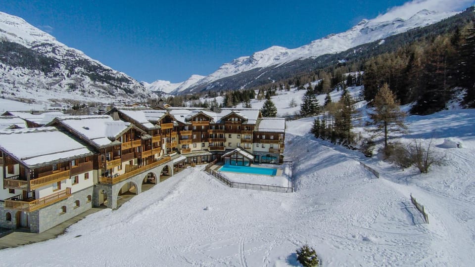 Mountain view, Pool view
