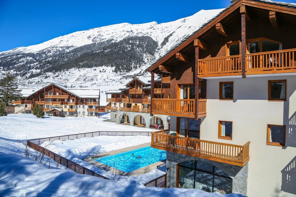 Bird's eye view, Pool view