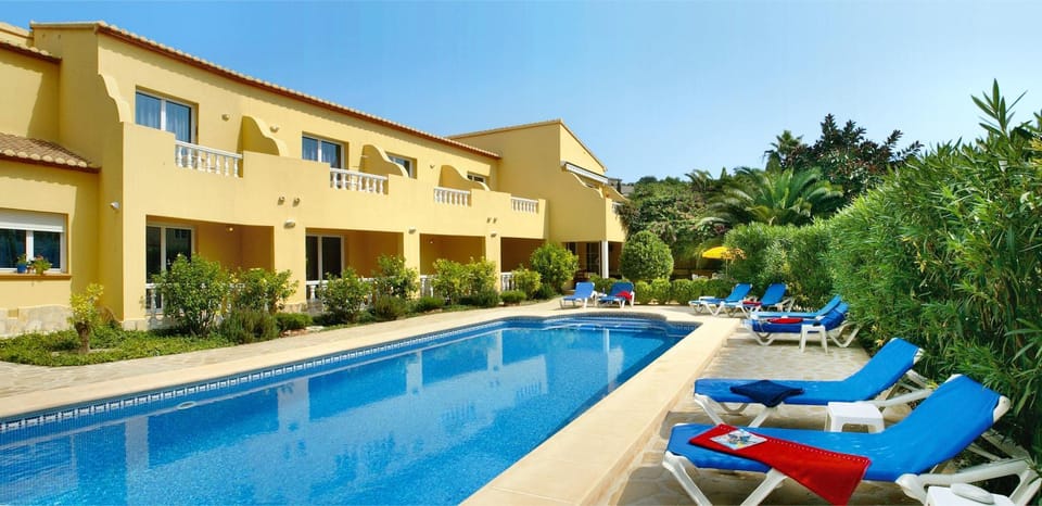 Property building, Day, Garden, Garden view, Pool view, Swimming pool, Swimming pool, sunbed