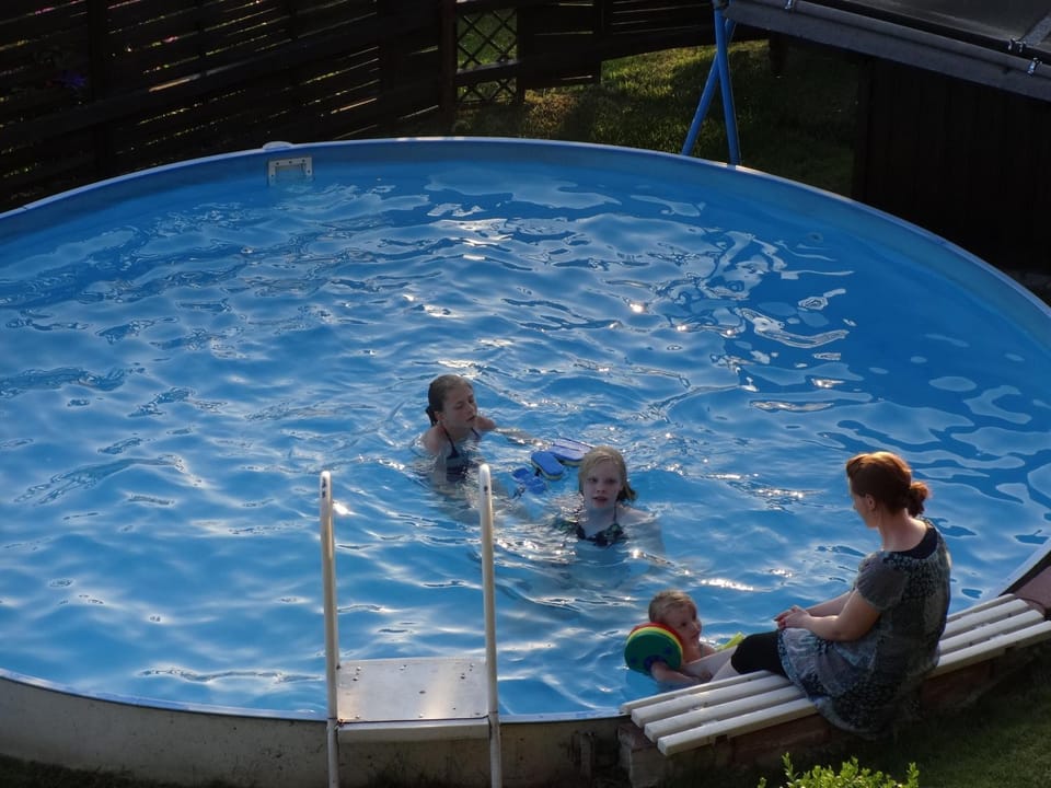 Swimming pool, children