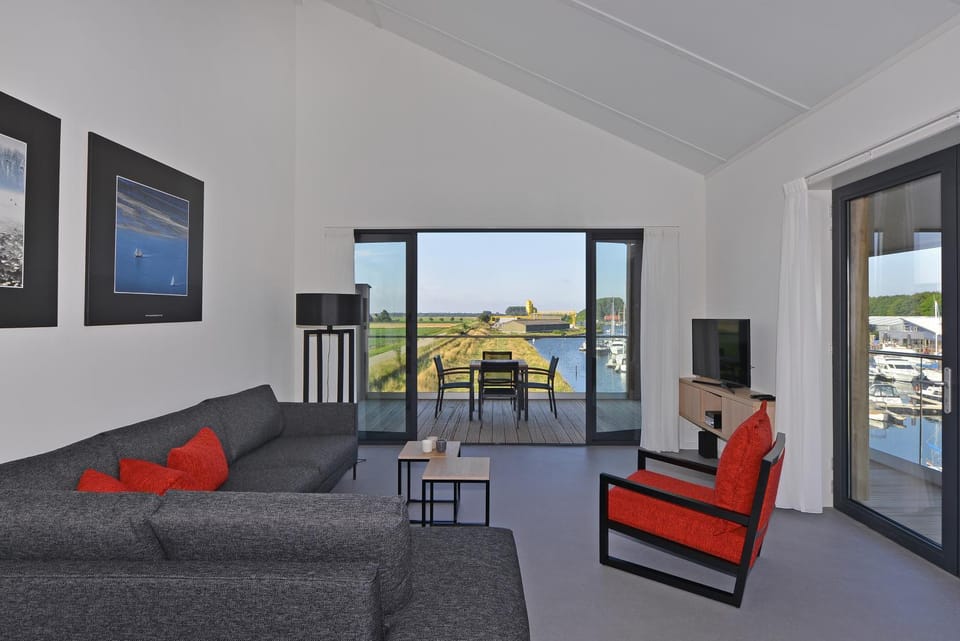 TV and multimedia, Seating area, Lake view