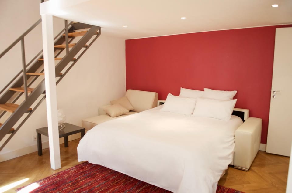 Bed, Living room