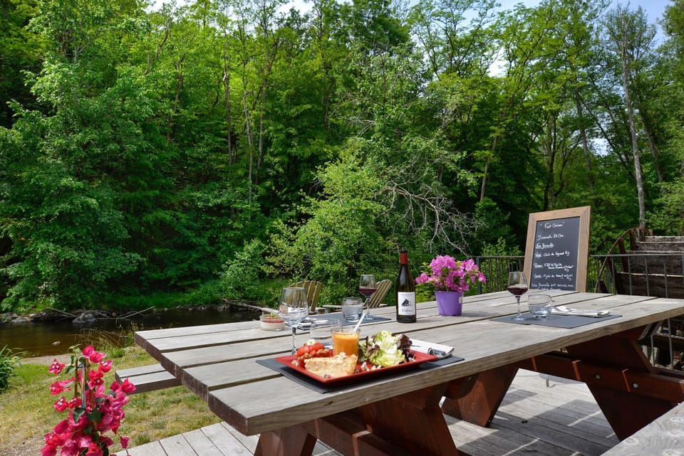 Restaurant/places to eat, Balcony/Terrace