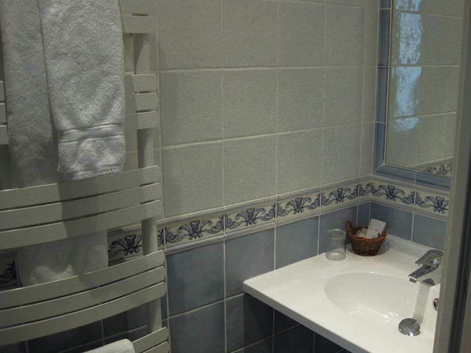 Au limousin Hotel in Levallois-Perret