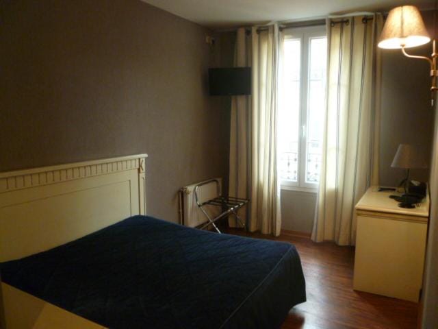 Au limousin Hotel in Levallois-Perret