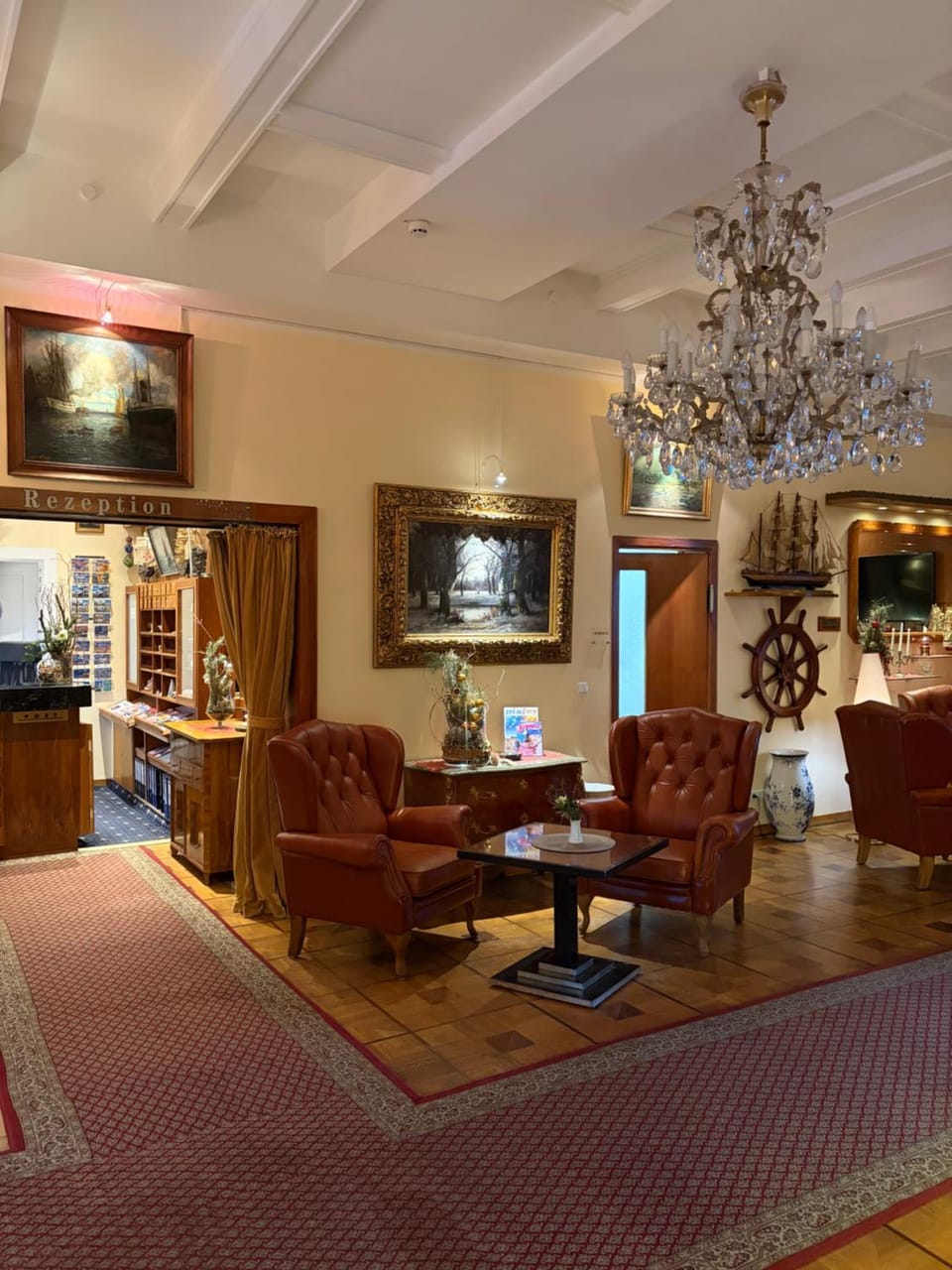 Communal lounge/ TV room, TV and multimedia, Lobby or reception, Entertainment