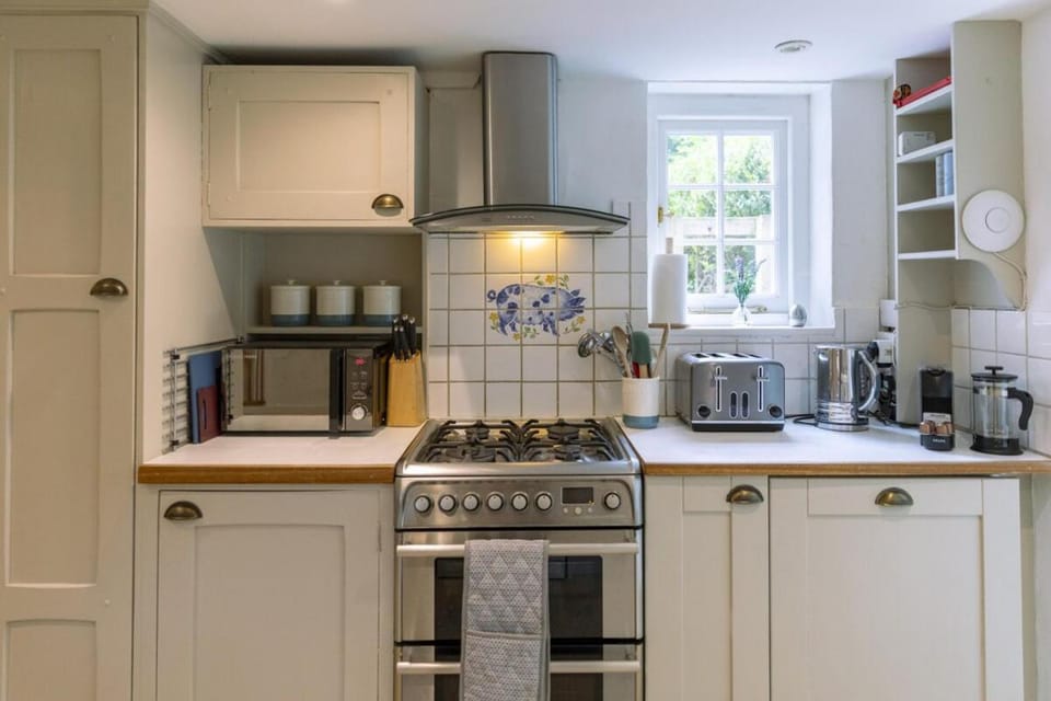 Danny Lodge - Country Cottage Near Brighton by Huluki Sussex Stays House in Mid Sussex District