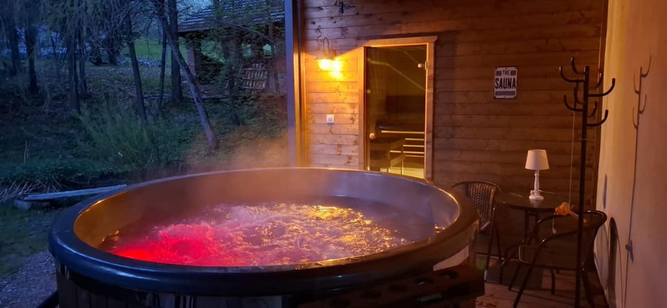 Hot Tub, Sauna