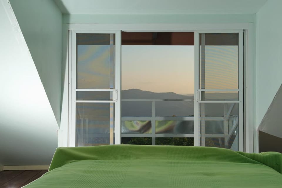 Photo of the whole room, Bedroom, Mountain view